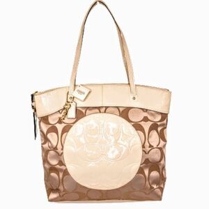 NWT COACH F18335 Laura Signature Light Khaki/White Tote